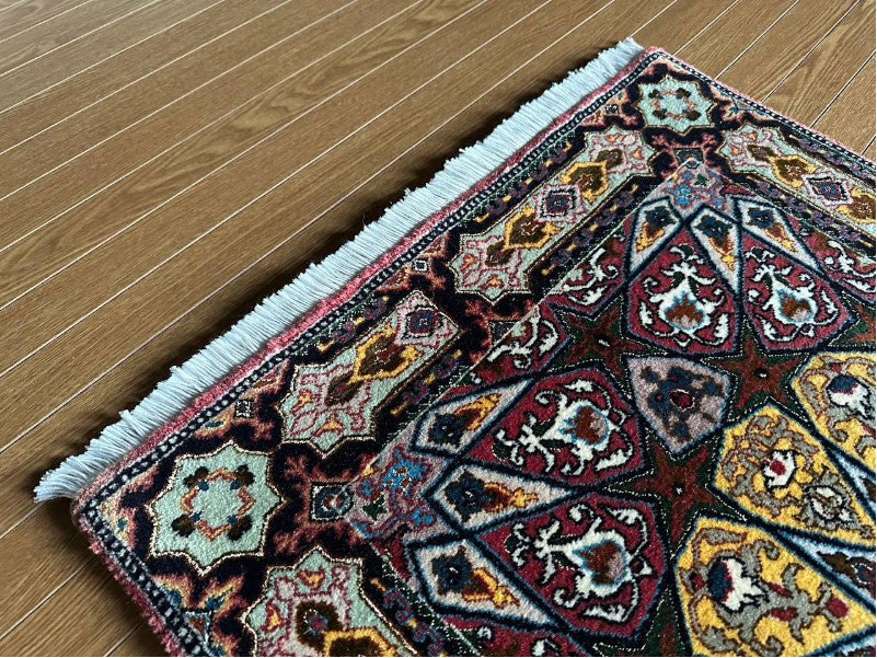 タブリーズ産カーペット (90×60cm)