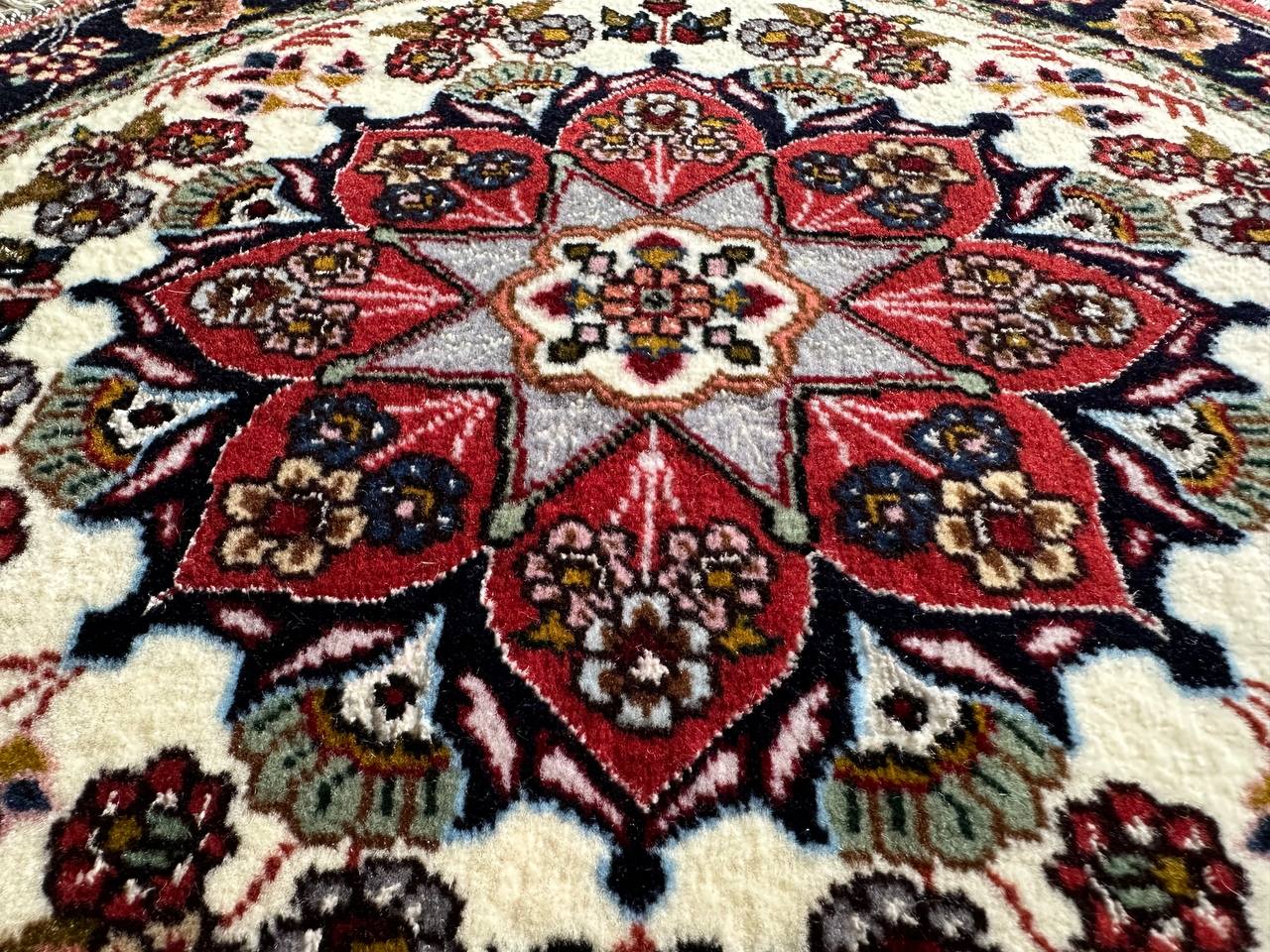 タブリーズ産カーペット (50×50cm)
