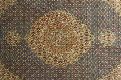 タブリーズ産カーペット (196×151cm)