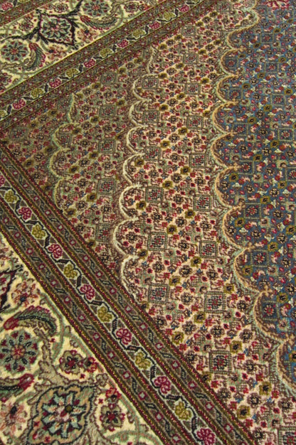 タブリーズ産カーペット (196×151cm)