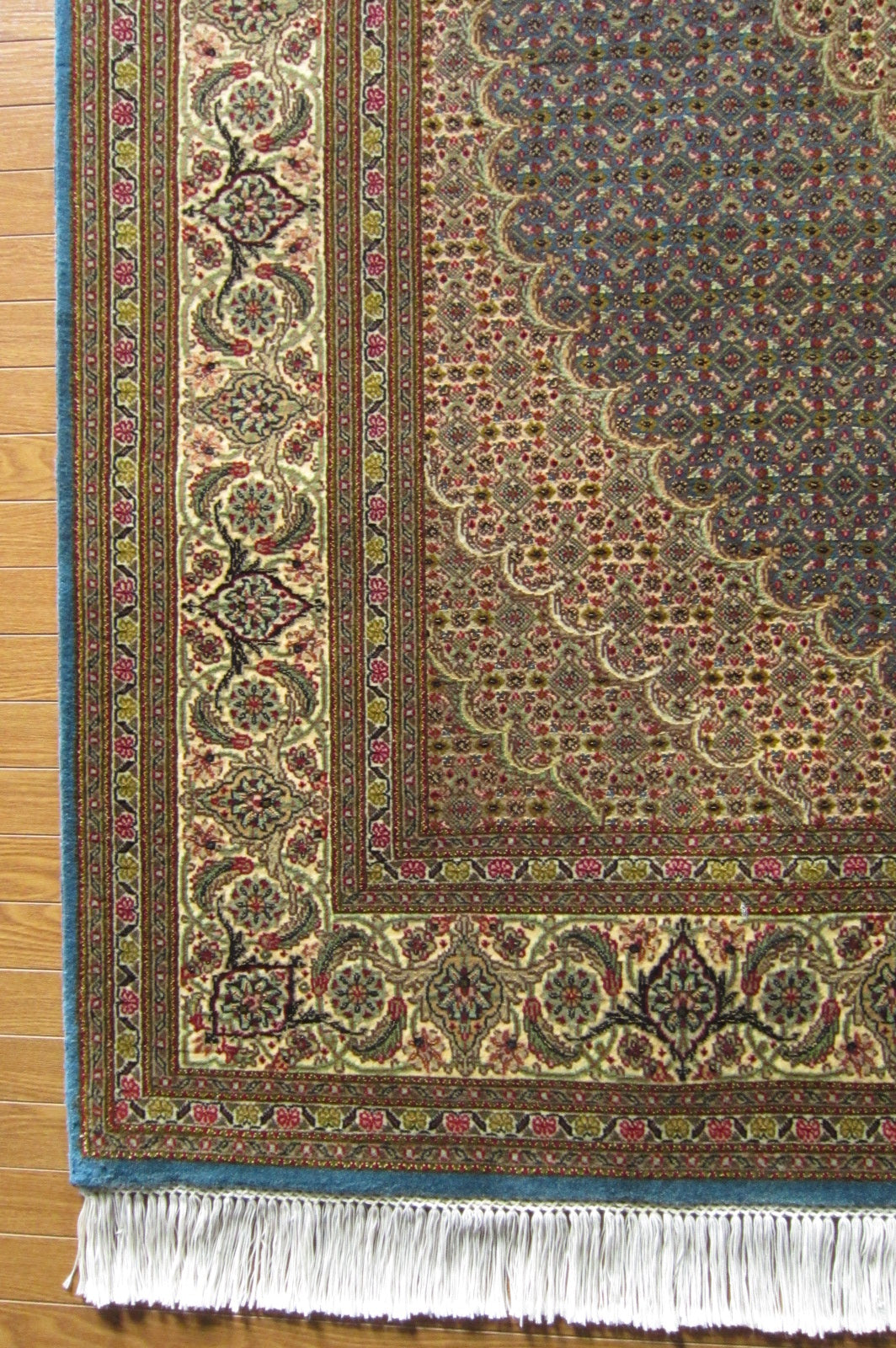 タブリーズ産カーペット (196×151cm)
