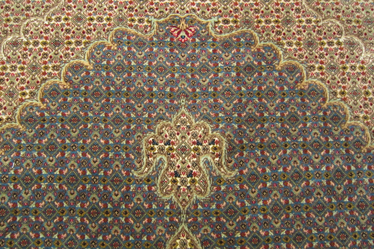 タブリーズ産カーペット (196×151cm)