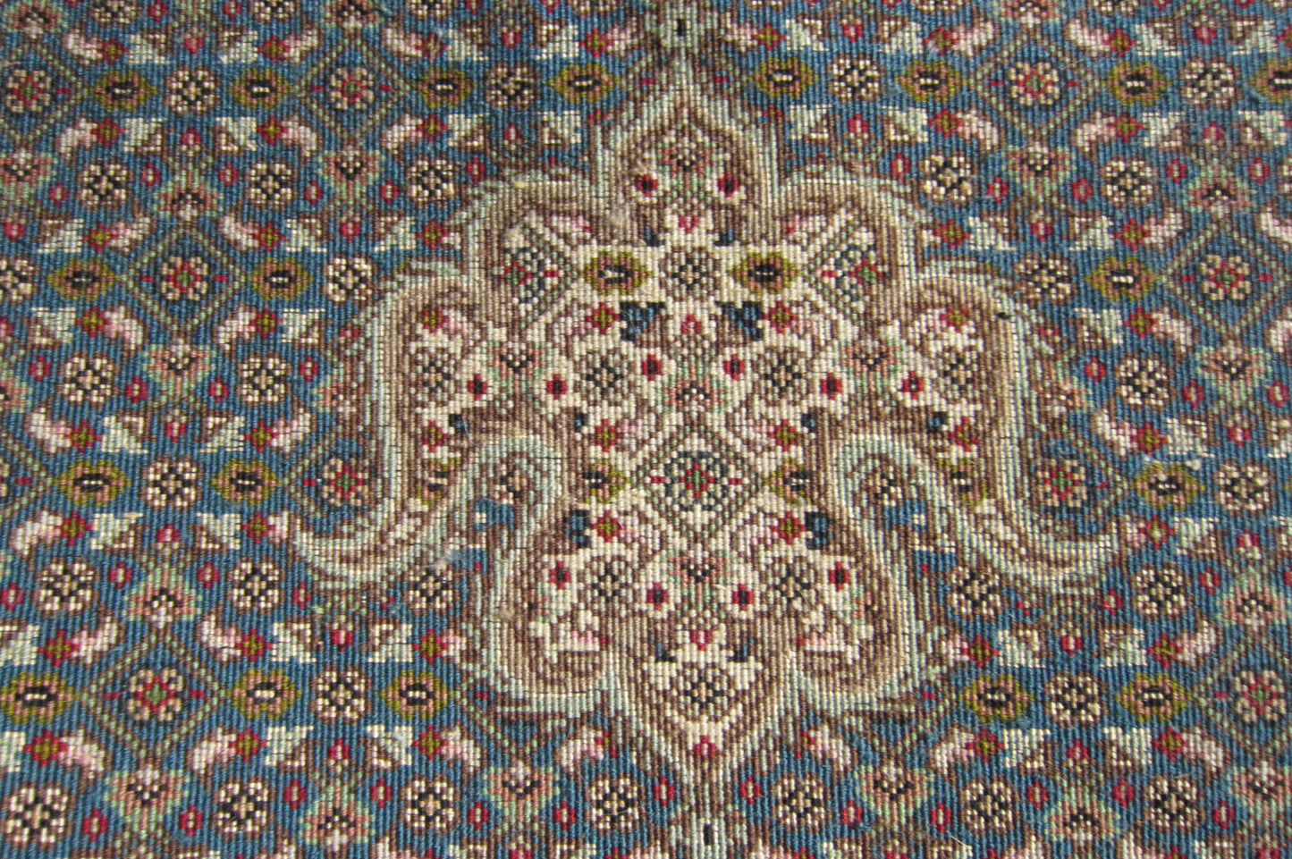 タブリーズ産カーペット (196×151cm)