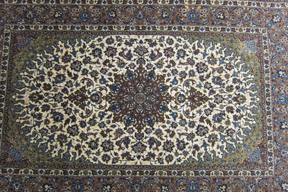 イスファハン産カーペット (252×158cm)