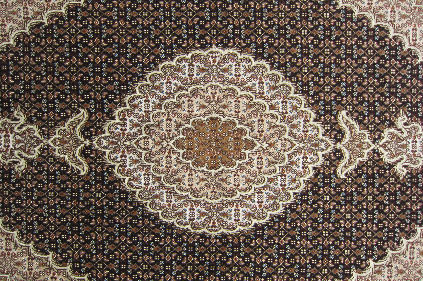 タブリーズ産カーペット (204×150cm)