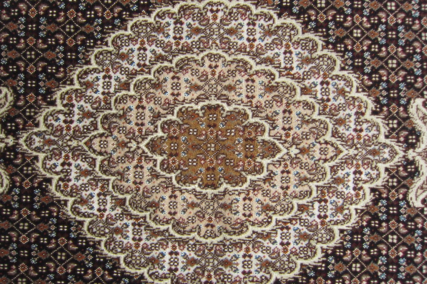 タブリーズ産カーペット (204×150cm)