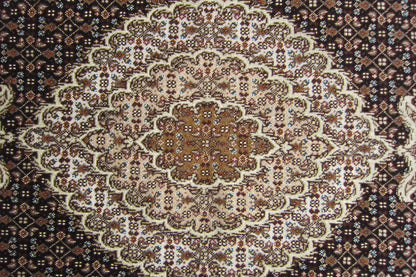 タブリーズ産カーペット (204×150cm)