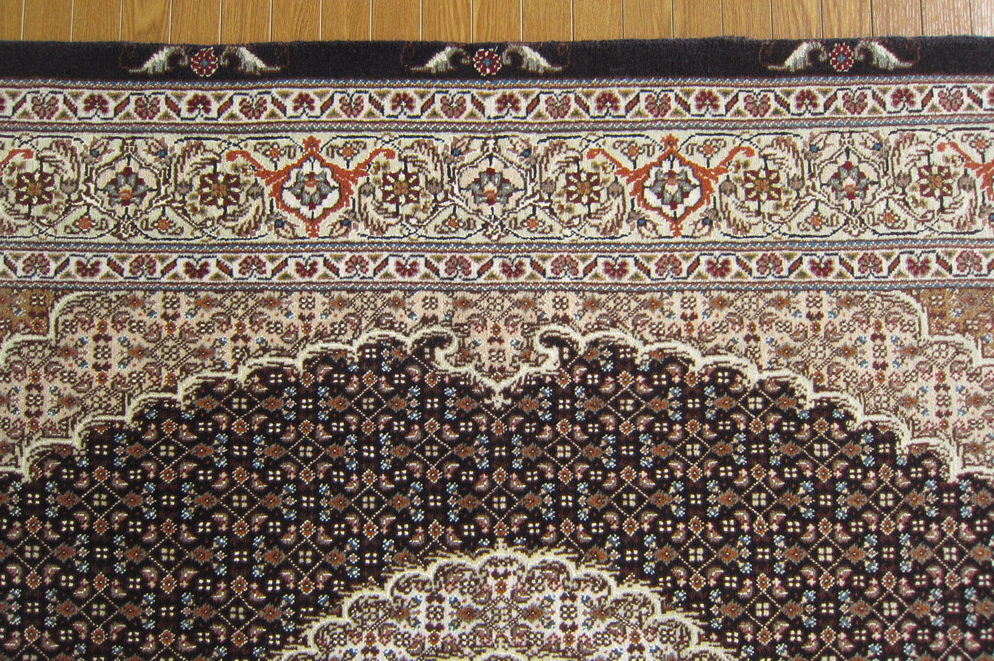 タブリーズ産カーペット (204×150cm)