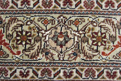 タブリーズ産カーペット (204×150cm)