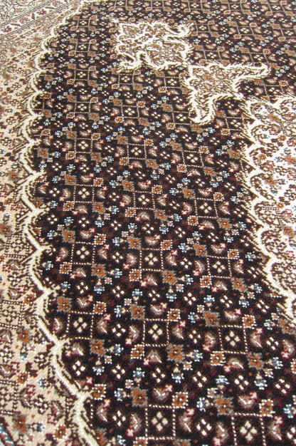 タブリーズ産カーペット (204×150cm)