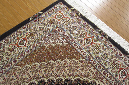 タブリーズ産カーペット (204×150cm)