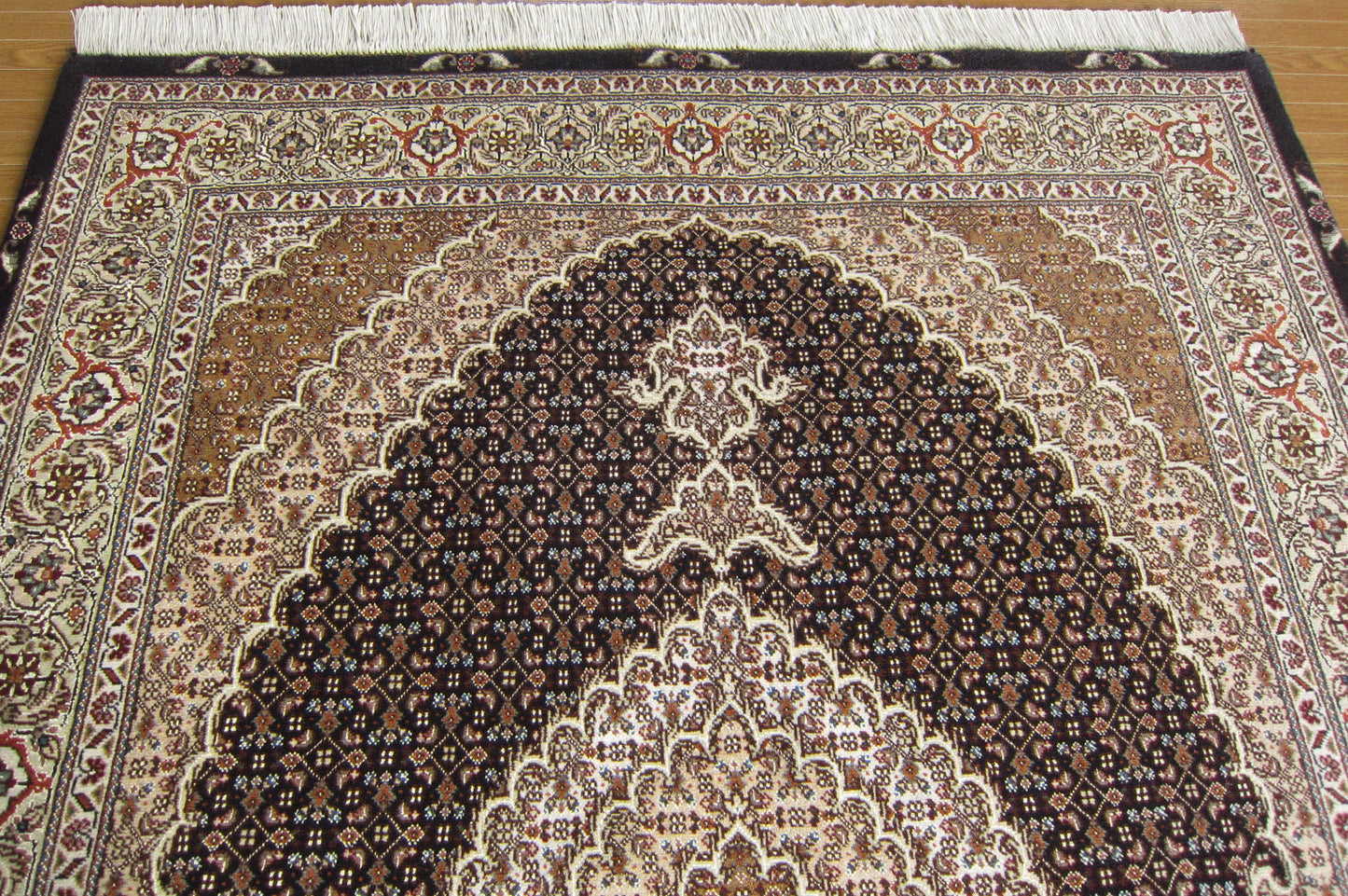 タブリーズ産カーペット (204×150cm)