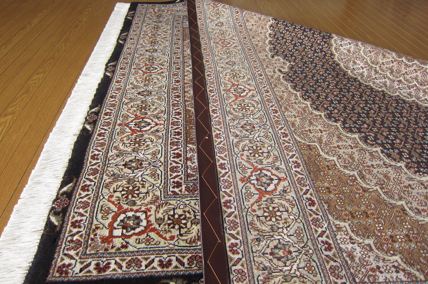 タブリーズ産カーペット (204×150cm)