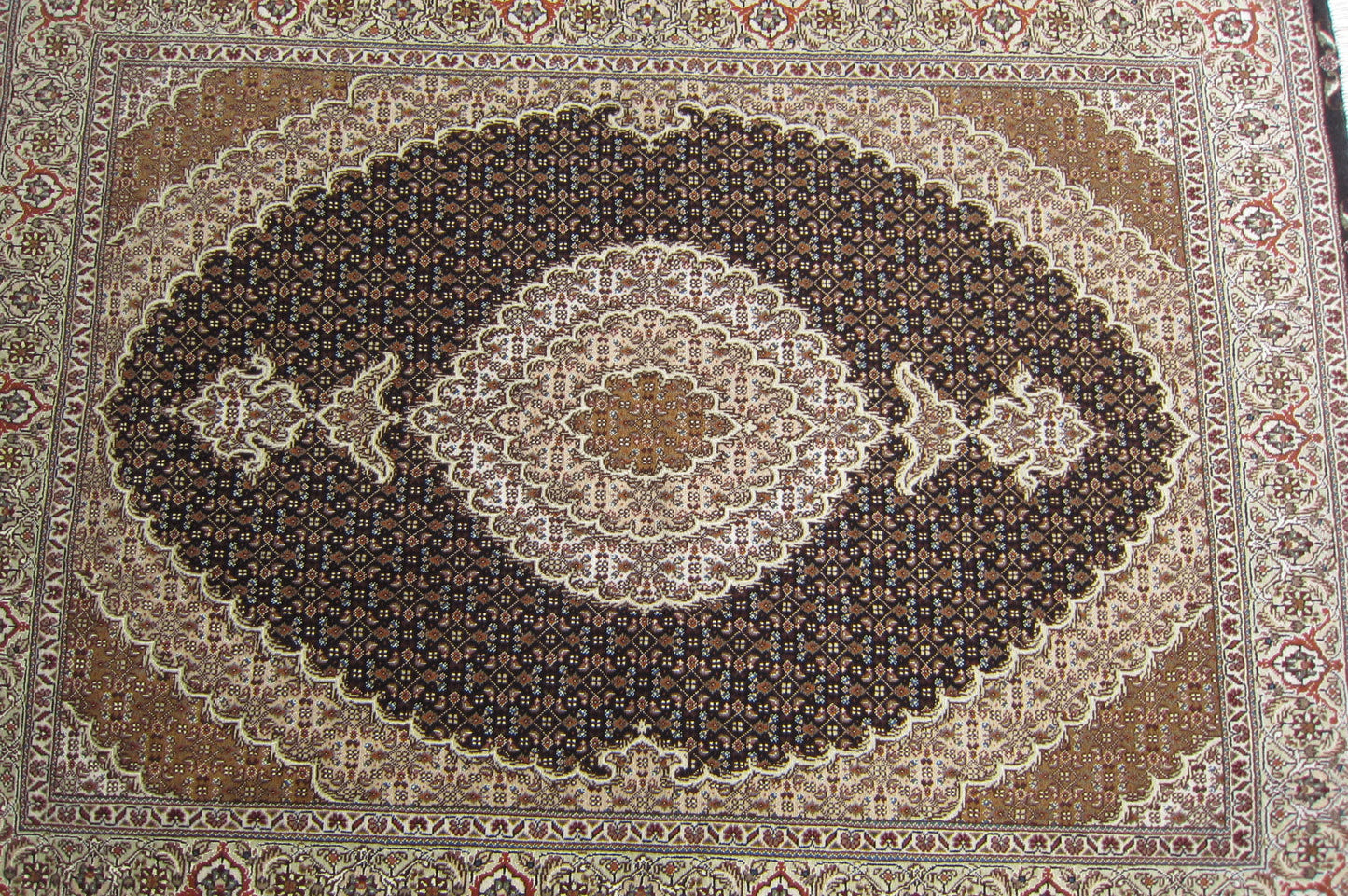 タブリーズ産カーペット (204×150cm)
