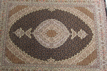 タブリーズ産カーペット (204×150cm)