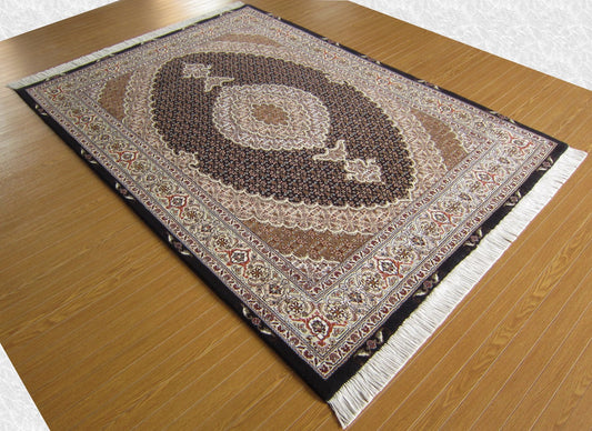 タブリーズ産カーペット (204×150cm)