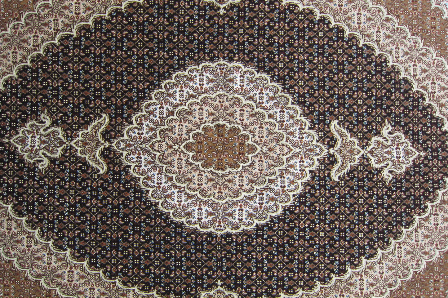 タブリーズ産カーペット (203×150cm)
