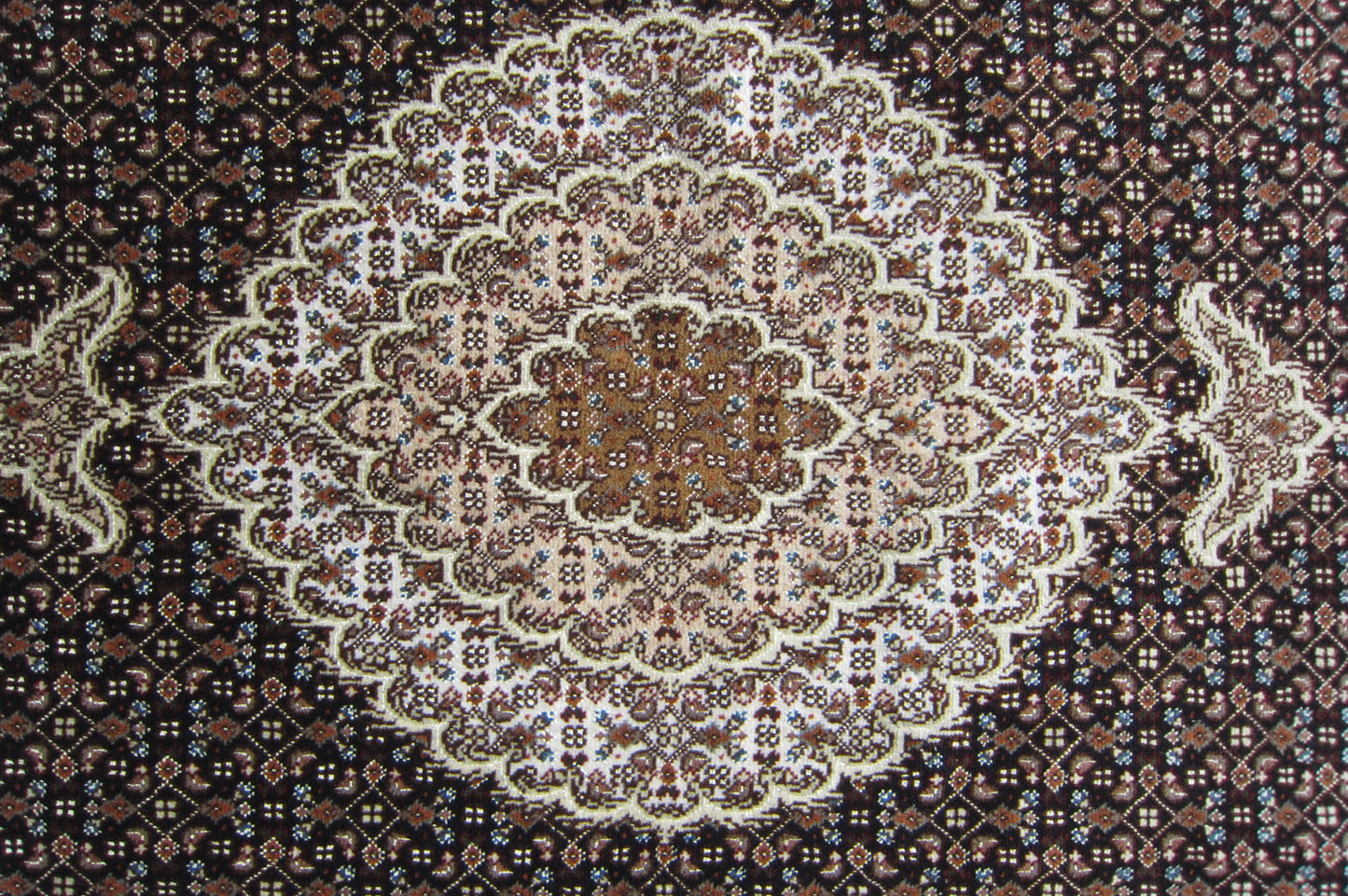 タブリーズ産カーペット (203×150cm)