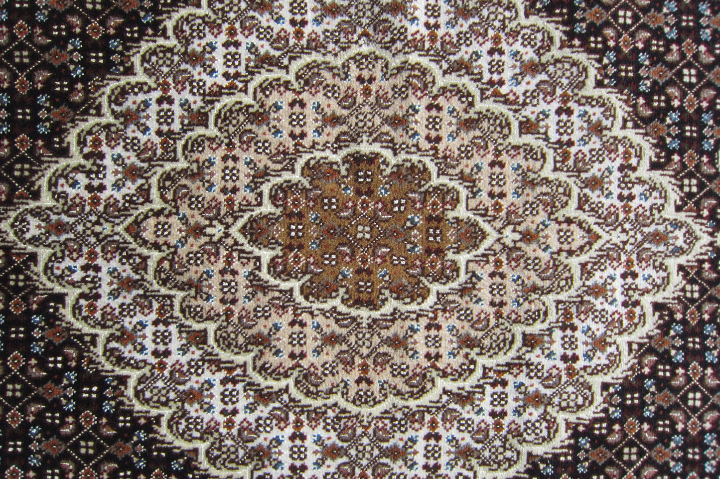 タブリーズ産カーペット (203×150cm)