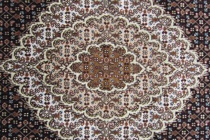 タブリーズ産カーペット (203×150cm)