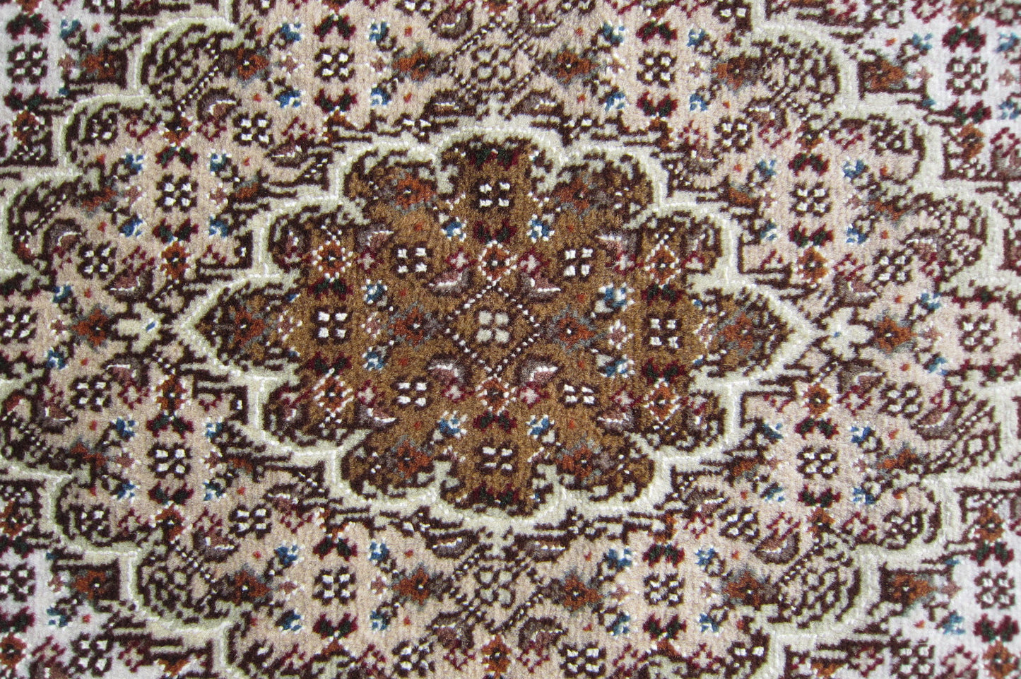タブリーズ産カーペット (203×150cm)