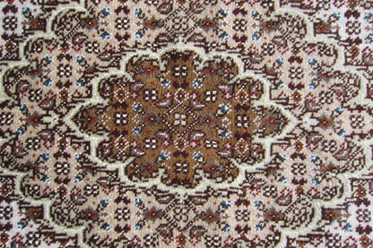 タブリーズ産カーペット (203×150cm)