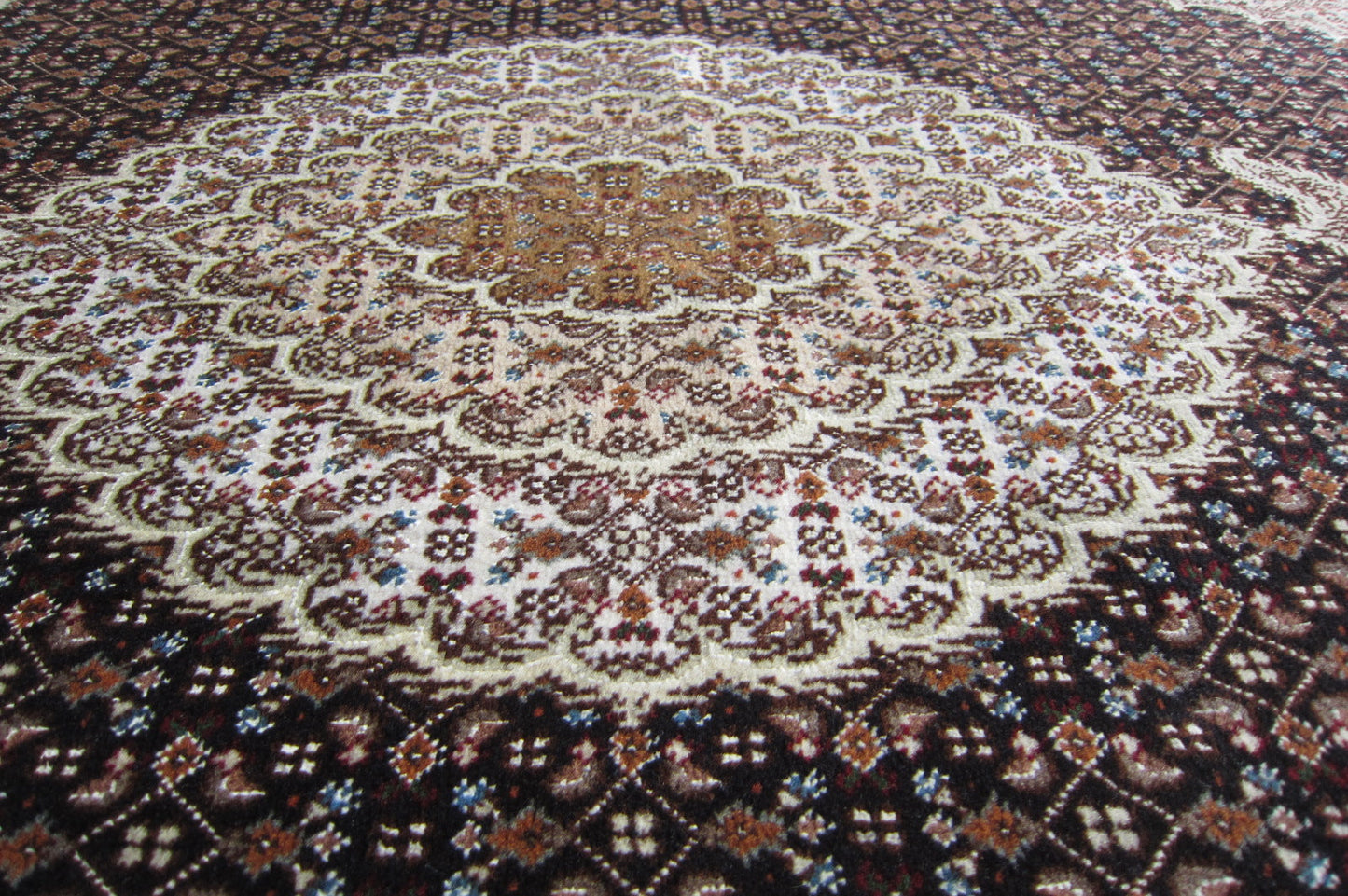 タブリーズ産カーペット (203×150cm)