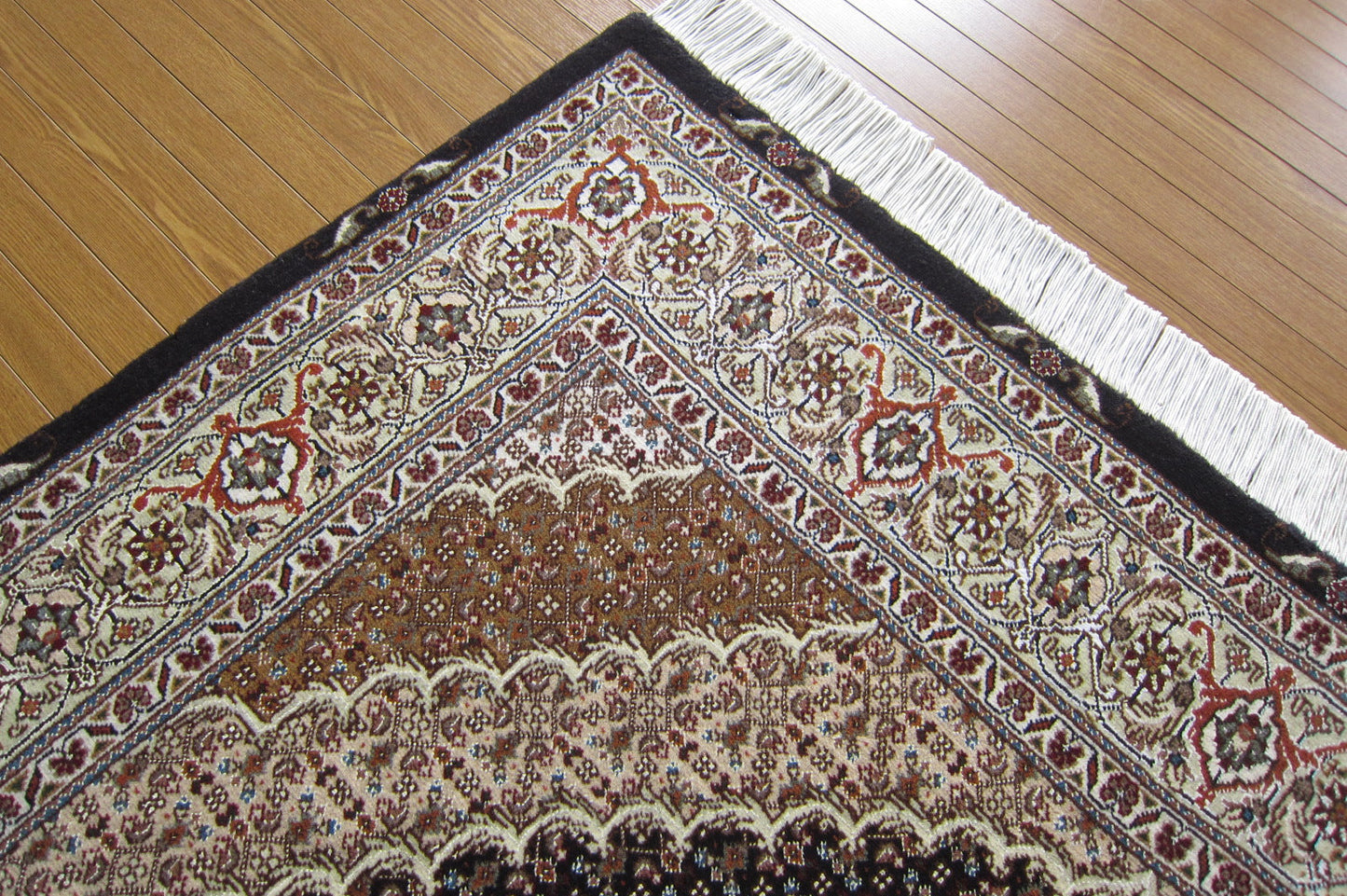 タブリーズ産カーペット (203×150cm)