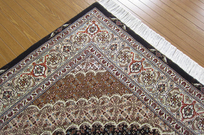 タブリーズ産カーペット (203×150cm)