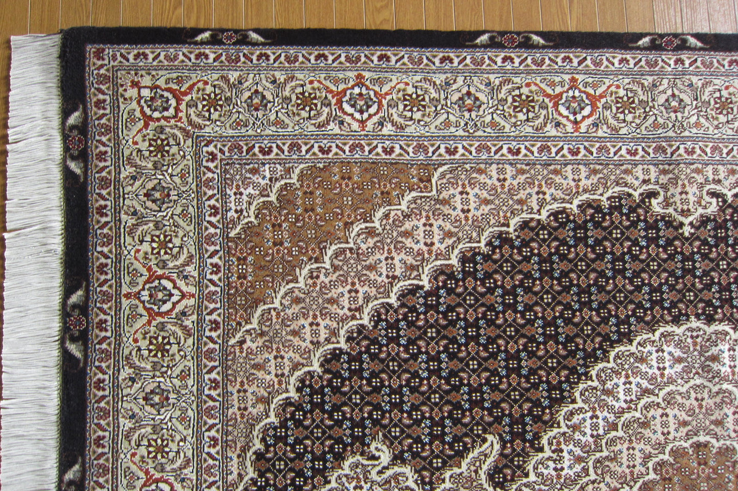 タブリーズ産カーペット (203×150cm)