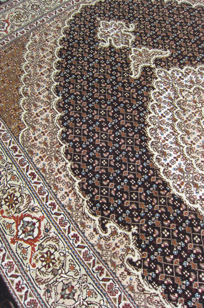 タブリーズ産カーペット (203×150cm)