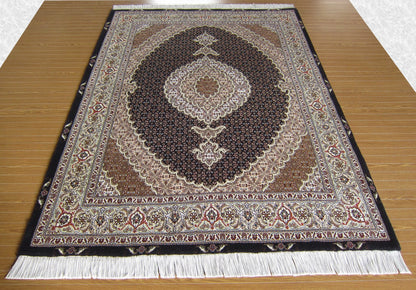 タブリーズ産カーペット (203×150cm)