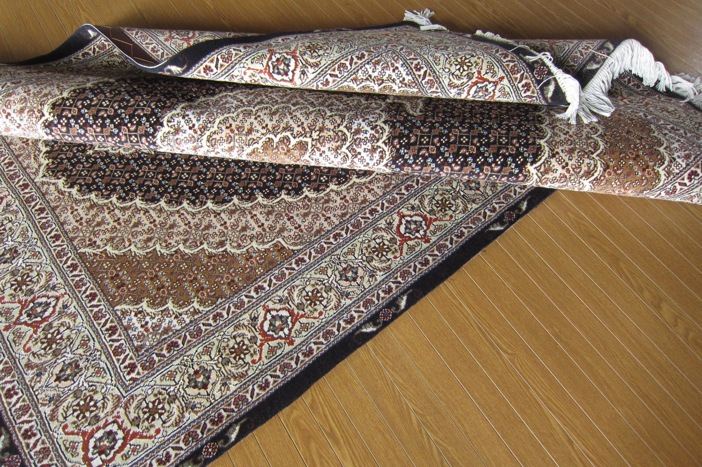 タブリーズ産カーペット (203×150cm)