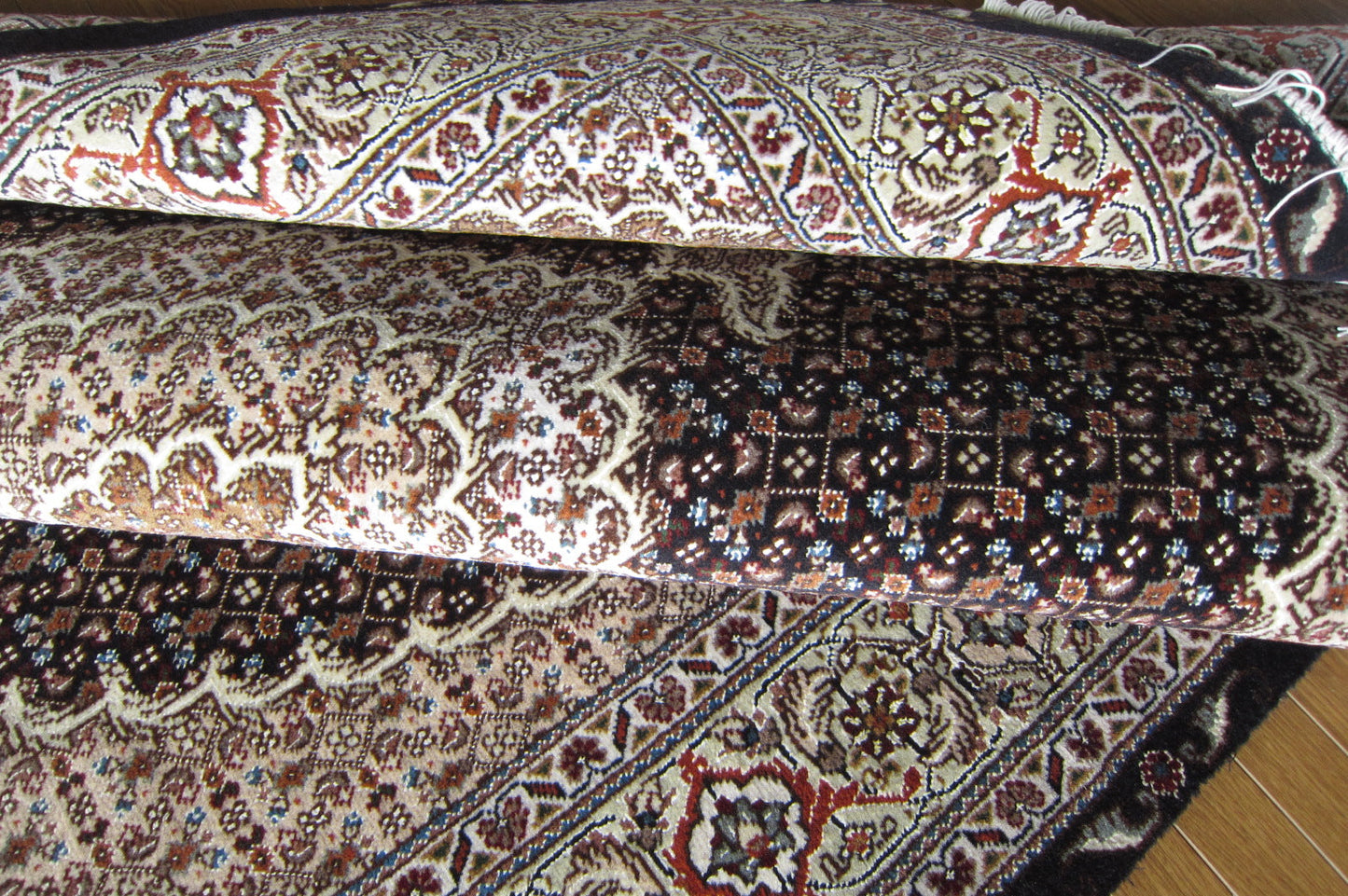 タブリーズ産カーペット (203×150cm)