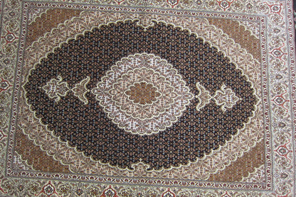 タブリーズ産カーペット (203×150cm)