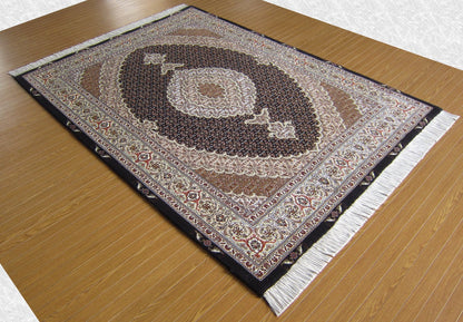 タブリーズ産カーペット (203×150cm)