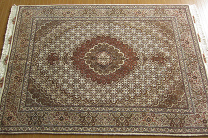 タブリーズ産カーペット (215×150cm)