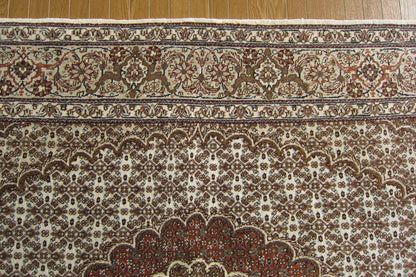 タブリーズ産カーペット (215×150cm)