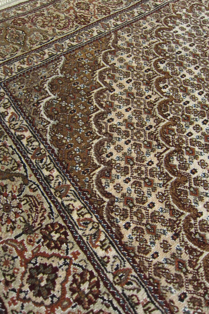 タブリーズ産カーペット (215×150cm)