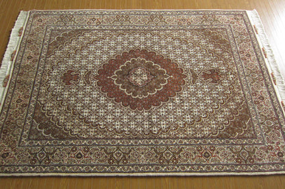 タブリーズ産カーペット (215×150cm)