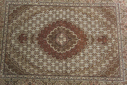 タブリーズ産カーペット (215×150cm)