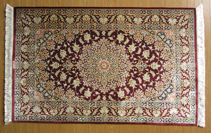 クム産シルクカーペット (120×77cm)